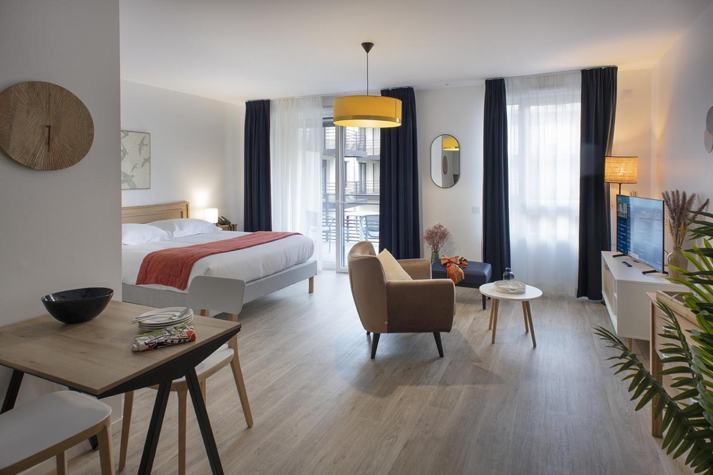 Aparthotel Domitys L'Amarante Cahors Exterior foto